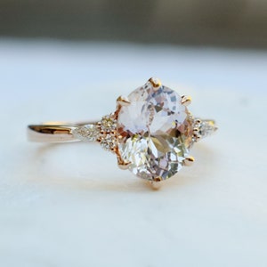 Champagne Sapphire engagement ring. Rose gold engagement ring. Champagne sapphire ring. Oval Sapphire by Eidelprecious - la Camparsita