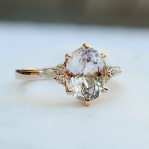 Champagne Sapphire engagement ring. Rose gold engagement ring. Champagne sapphire ring. Oval Sapphire by Eidelprecious - la Camparsita