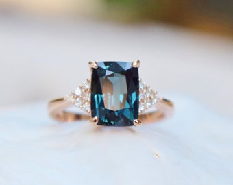 Peacock sapphire engagement ring. Modern teal sapphire ring. Radiant cut wedding ring. Blue Green sapphire diamond anniversary ring Martini
