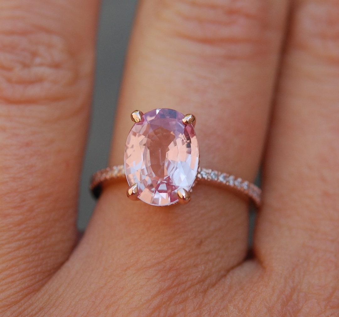 Moissanite Anello Blake Lively Peach Sapphire Engagement Ring, 14k Rose  Gold Hidden Diamond Halo, image size:1080x1011