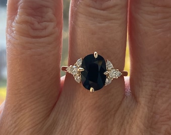 Black sapphire and diamonds engagement ring  yellow gold. Goth engagement ring. Midnight blue to black sapphire ring by EidelPrecios