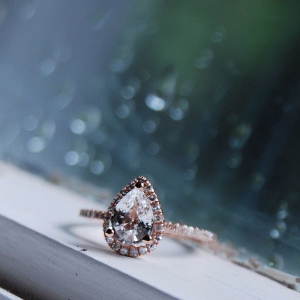 Rain drop - white sapphire and rose gold ring
