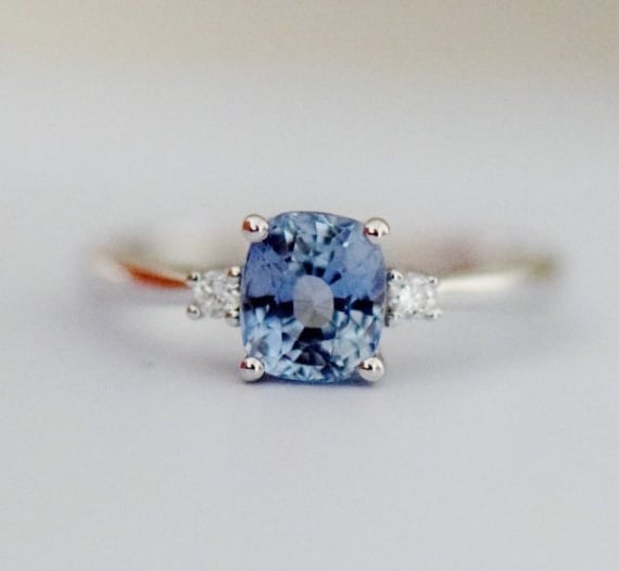 Anillo de zafiro azul cielo 14k Anillo de compromiso de oro blanco