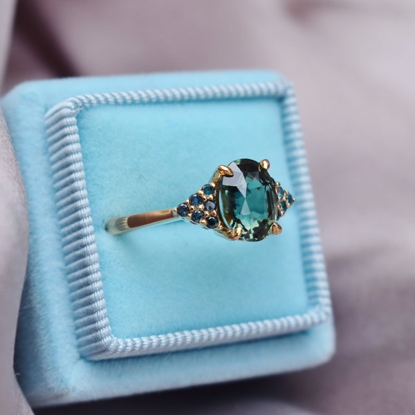 Anel de Noivado com Safira Pavão: Martini Verde, Anel de Ouro Rosa com Diamantes