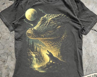 Alligator Full Moon Graphic Tee, Retro Alligator Shirt, Everglades Crocodile Tee, Dark Animal Graphic, Gift Florida Crocodiles 90s Retro Tee