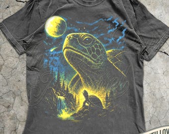 Turtle Howling to the Moon Shirt, Ocean Graphic Tee, Save The Turtles, Sea Life Apparel, Turtle Lover Gift, 90s Animal Graphic Tee