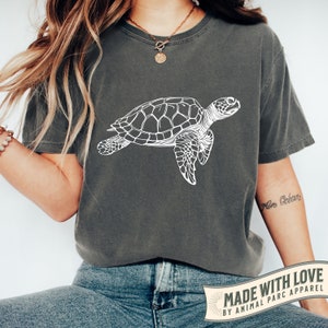 Sea Turtle Vintage T Shirt, Gift for Turtle Lover, Sea Life Ocean, Beautiful Turtle Shirt, Beach Life, Nature Adventure Lover