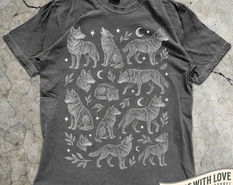 Wolf Vintage Shirt, Full Moon Graphic Tee, Woodland Wildlife Top, Howling Wolf Shirt, 90s Animal Graphic Tee, Nature Forest Retro T Shirt