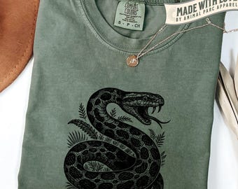 Snake Graphic T-Shirt Vintage Snake Tee Python Gothic Nature Wildlife Shirt Unisex Boho Grunge Serpent Shirt Reptile Graphic Tee Distressed