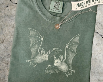 Vintage Bat T-Shirt, Gothic Cottagecore Graphic Tee, Bats 90s T Shirt, Halloween Bats Tee, Halloween Dark Aesthetic Tee, Spooky Animal Shirt
