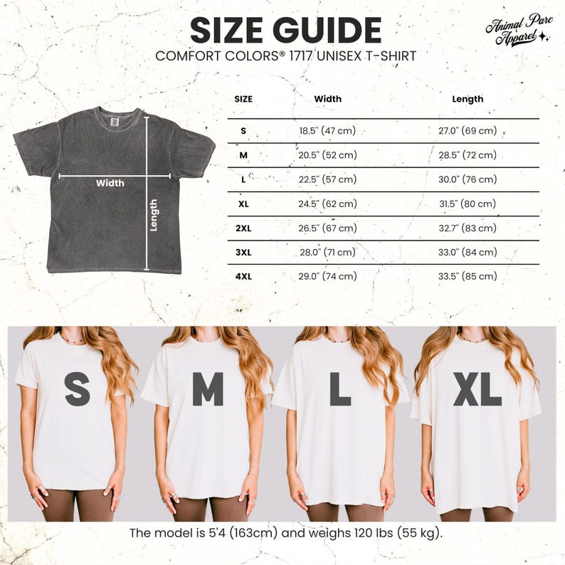 K&ouml;nnte beinhalten: Gr&ouml;&szlig;entabelle f&uuml;r ein Comfort Colors 1717 Unisex-T-Shirt. Die Tabelle zeigt die Ma&szlig;e f&uuml;r die Gr&ouml;&szlig;en S bis 4XL, mit Breiten von 47 cm bis 74 cm und L&auml;ngen von 69 cm bis 85 cm. Das Model ist 163 cm gro&szlig; und wiegt 55 kg.