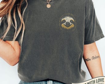 Sloth T-Shirt, Cute Pocket Sloth Graphic Tee, Smiling Sloth Face Shirt, Animal Lover Gift, Funny Wildlife Unisex Top, Vintagge Animal Shirt