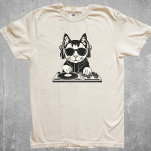DJ Cat Vintage T Shirt, Funny Cat, Cat with Sunglasses, Funny Animals Shirt, Aesthetic Retro Shirt, Techno Lover Shirt, Festival Shirt
