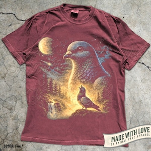 Pigeon Howling to the Moon T Shirt, Vintage Bird Graphic Tee, Retro Animal Shirt, Full Moon Animals, Pigeon Lover Gift, 90s Animal Tee Shirt Chili