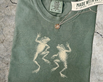 Vintage Dancing Frogs T-Shirt, Retro Frog Graphic Tee, Cottagecore Nature Lover Shirt, Amphibian Wildlife Top, Unique Gift for Animal Fans