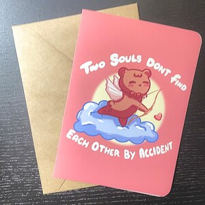 Tarjeta de felicitación de Cupido con forma de oso. Incluye sobre marrón. Perfecta para San Valentín, aniversarios de amor y amistad. Para seres queridos.