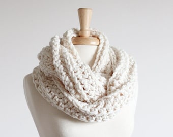 Cream Women's Cowl, Crochet Chunky Infinity Wrap, Neck Warmers For Women, Neck Warmer Scarf, Gift for Women, Winter Cowl, Neckwarmer Scarf