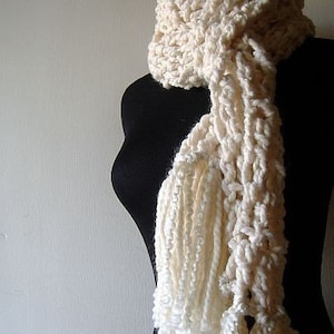 Chunky Crochet Scarf: Creamy White Wool Blend with Fringe
