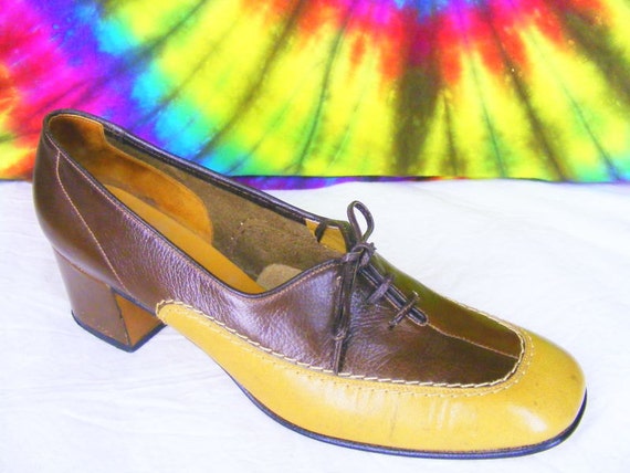 6.5 7 vintage 60's 70's two tone oxfords AMALFI by RANGONI heels pumps brown and tan leather shoes 6.5 7 vintage 60's 70's two tone oxfords AMALFI by RANGONI heels pumps brown and tan leather shoes