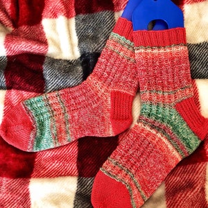 Stickade sockor Good Tidings-mönster, sockset Mini Skein Garter Rib (PDF-mönster)
