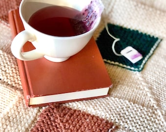 Modello per coperta a maglia con motivo a quadrati obliqui (modello in PDF)