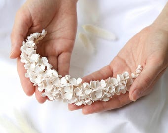 White Trillium Cold Porcelain Bridal Hair Comb, Handmade Cold porcelain Wedding Bridal Tiara, Wedding Headpiece, Vintage Style Hair Comb