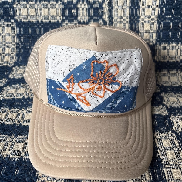 Vintage Quilted mit aufgestickter Blume Trucker Hat