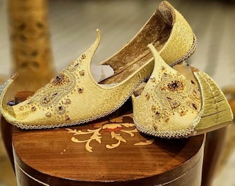 Sapatos Khussa Bordados: Calçados Indianos, Paquistaneses, Punjabis e Artesanais para Casamento