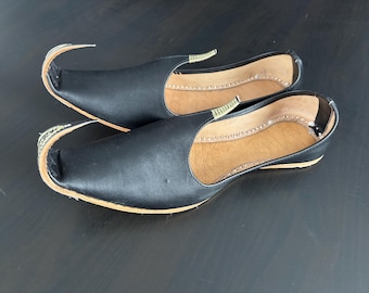 Handcrafted Black Leather Khussa Shoes: Indian Punjabi Footwear
