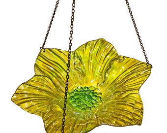 Hanging Glass Flower Shaped Bird Bath and Feeder Outdoor Garden Decoration Yard Art