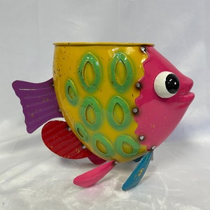 Metalen tropische vissen bloempot en plantenbak, buitentuin decor terras en gazon kunst oceaanleven