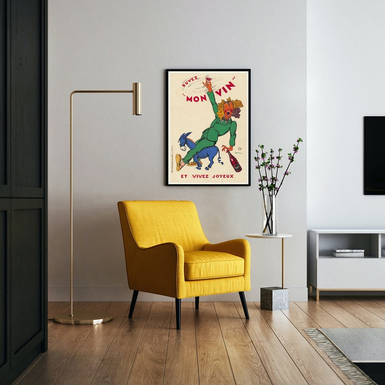 K&ouml;nnte beinhalten: Ein Vintage-franz&ouml;sisches Plakat, das Wein bewirbt. Das Plakat zeigt eine Cartoon-Illustration eines Mannes, der auf einem Esel reitet, ein Glas Wein und eine Weinflasche h&auml;lt. Der Text auf dem Plakat lautet "Buvez Mon Vin" und "Et Vivez Joyeux".