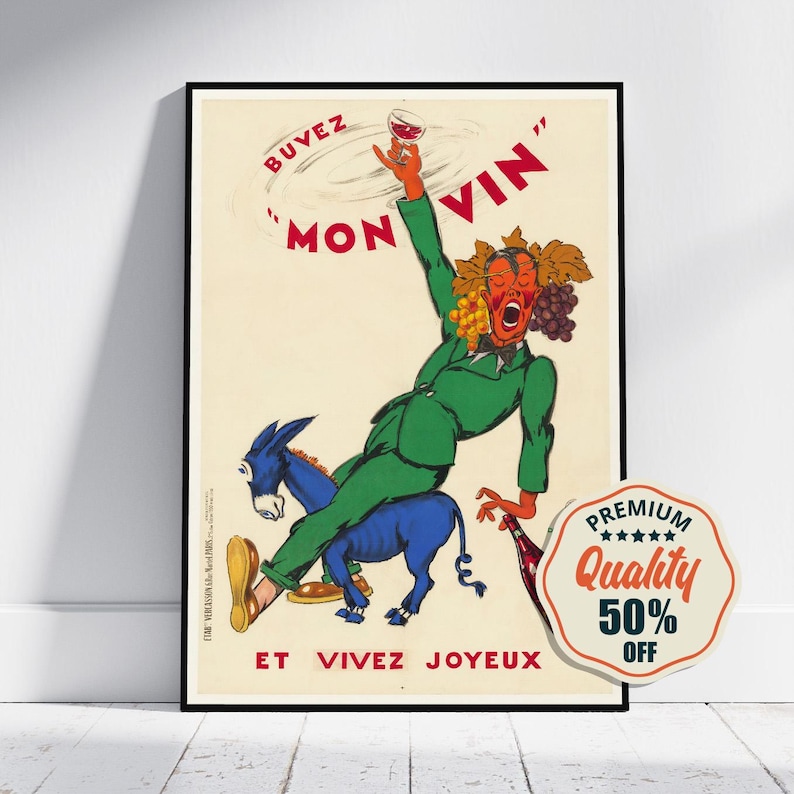 K&ouml;nnte beinhalten: Ein Vintage-franz&ouml;sisches Weinposter mit einem Cartoon-Mann, der auf einem Esel reitet, ein Glas Wein h&auml;lt und "Buvez 'Mon Vin' et vivez joyeux" ruft. Das Poster hat ein rot-wei&szlig;-blaues Farbschema und einen Aufkleber f&uuml;r einen Premium-Qualit&auml;tsverkauf mit 50% Rabatt.