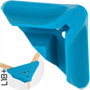 Op de afbeelding: Een felblauwe hoekbeschermer met een gegoten L-vormig ontwerp. De inzet toont het onderdeel bevestigd aan een houten hoek, met de in reliëf aangebrachte tekst 18 plus 3DSKLEP.PL op het oppervlak. Het stuk is stijf met een gladde afwerking.