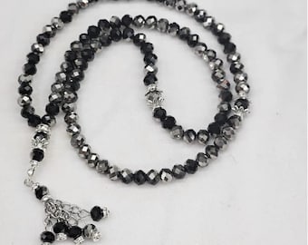Islamitische tasbih met kristallen kralen en Allah-bedel: handgemaakte gebedskralen