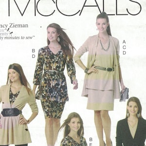 Puede incluir: Un patrón de costura para tops y vestidos de punto. El patrón es para las tallas 6-8-10-12-14. El patrón es de McCall's y se llama "M6247".