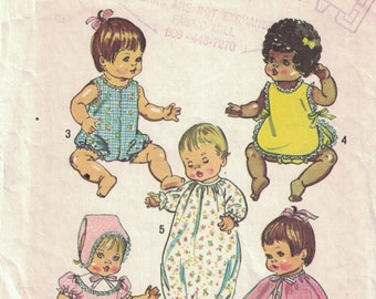 1970s Vintage Sewing Pattern Simplicity 5275 14 Inch Baby Doll Wardrobe 1972 70s