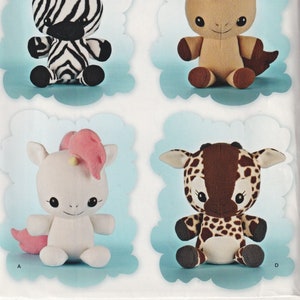 Puede incluir: Un patrón de costura para hacer animales de peluche. El patrón incluye instrucciones para hacer una cebra, un caballo, un unicornio y una jirafa. El patrón es de Teacup Lion Designs.