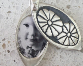 Flower Photo Locket for Mothers, Grandmother, sisters, daughters as featured in TODAYS PARENT magazine