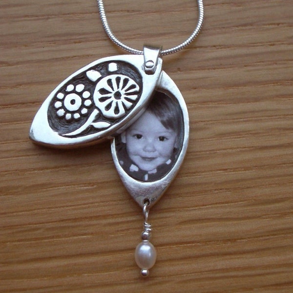 Flower Photo Locket Sterling Silver for Moms, Grandmothers, Sisters or Daughters Ready to ship