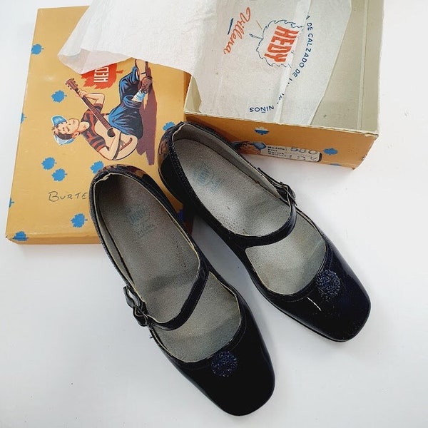 Adorable enfant vintage espagnol tout cuir fabriqué par « Hedy » Villena dans des chaussures pour filles bleu marine verni des années 1950 1960 bleu marine dans la boîte d'origine