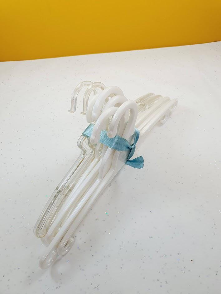 ヴィンテージな白いプラスチック製子供用ハンガー8個セット：レトロな