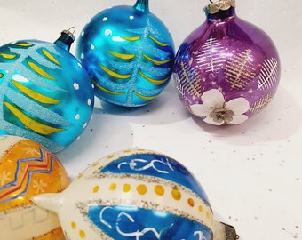 Antique Lot of 5 Vintage Retro Coloured Glass Christmas Tree balls hand painted