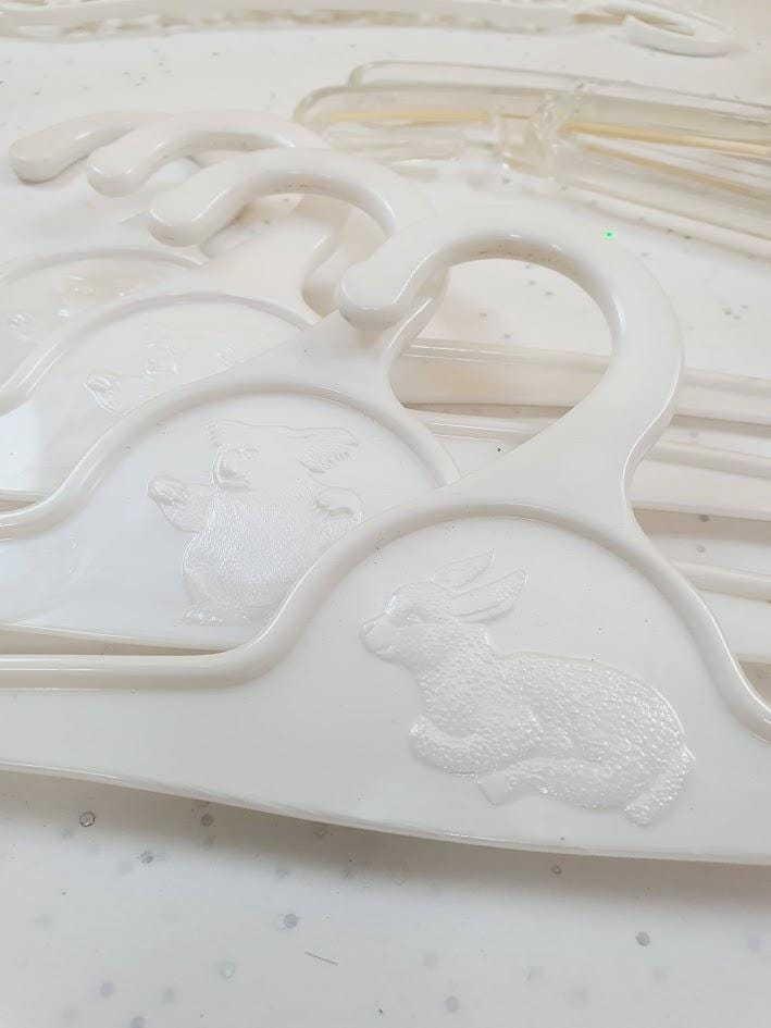 ヴィンテージな白いプラスチック製子供用ハンガー8個セット：レトロな