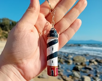 Drijfhout sleutelhanger houten vuurtoren, Cape Hatteras vuurtoren sleutelhanger vintage stijl, strandbaken, nautisch huis sleutelhanger