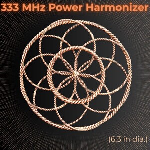 Könnte beinhalten: Ein kupferfarbener, kreisförmiger Harmonizer mit einem geflochtenen Seildesign. Der Text "333 MHz Power Harmonizer" steht oben. Der Durchmesser beträgt 16 cm.