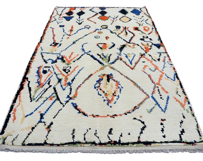 5.1 X 8.1 ft White Geomatrical Handmade ,Morocan Cotton and Wool