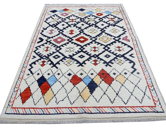 5.1 X 7.9 ft White Geomatrical Handmade ,Morocan Cotton and Wool