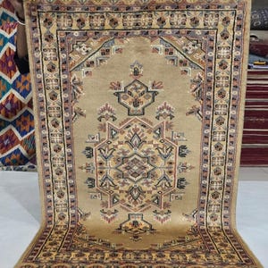 Alfombra tribal hecha a mano de 3 x 4 pies, color marrón, con diseño geométrico y toque de algodón, lana y seda.