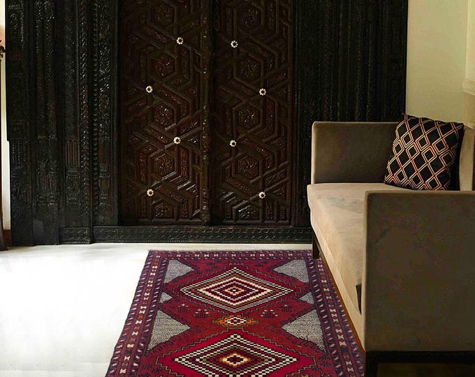 Hand-knotted Baluchi in Red and Gray 2.95 x 4.59 ft